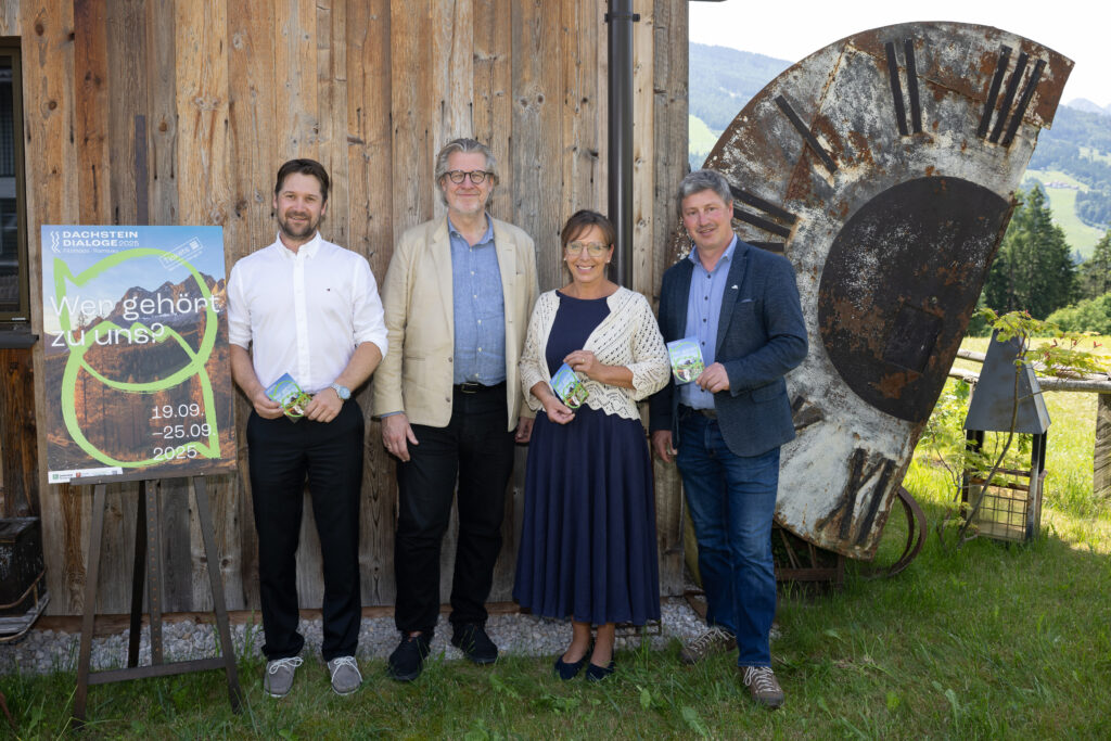 von li nach re: Ramsauer Gemeinderat Franz Eisl, DD Intendant Herr Philipp Blom, DD Obfrau Frau Regina Stocker, Filzmooser Bürgermeister Herr Josef Hofer